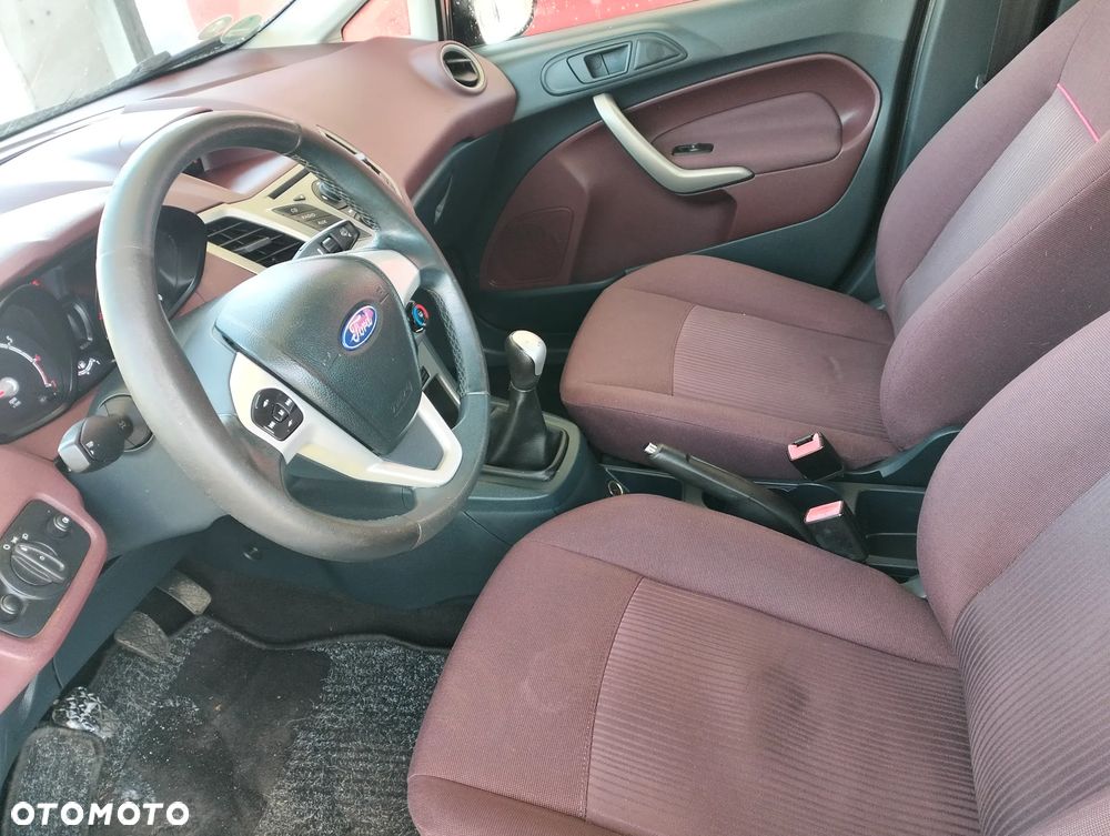 Ford Fiesta 1.25 Ambiente - 31