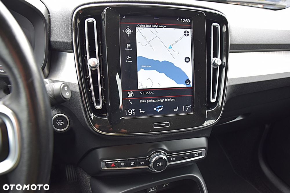 Volvo XC 40 T3 Geartronic Momentum Pro - 17