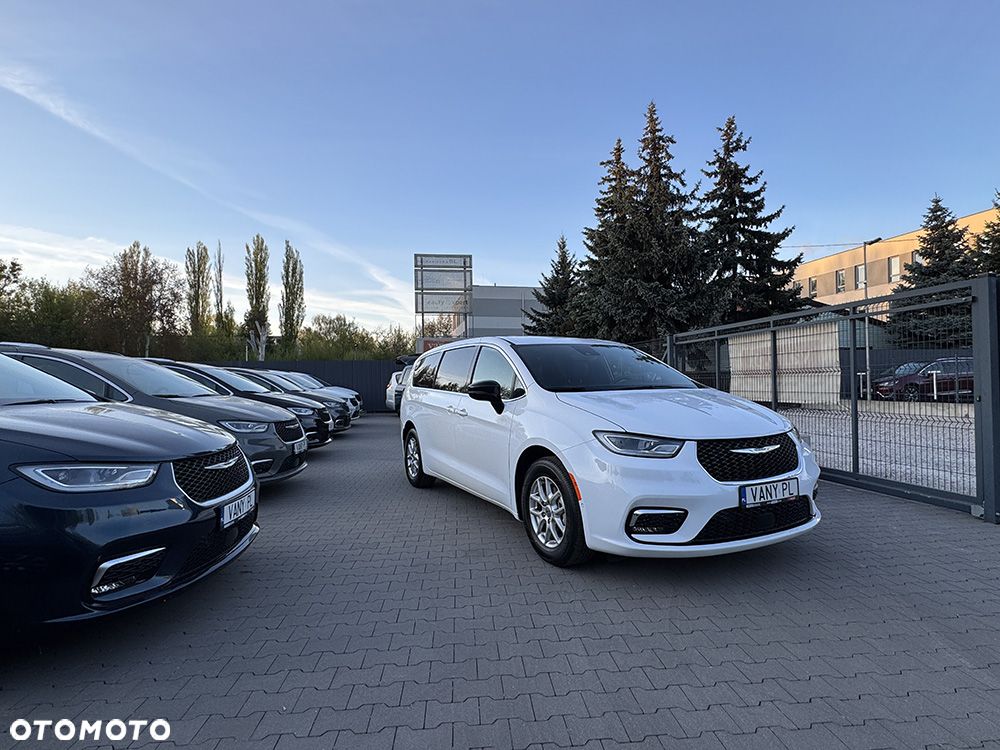 Chrysler Pacifica - 9