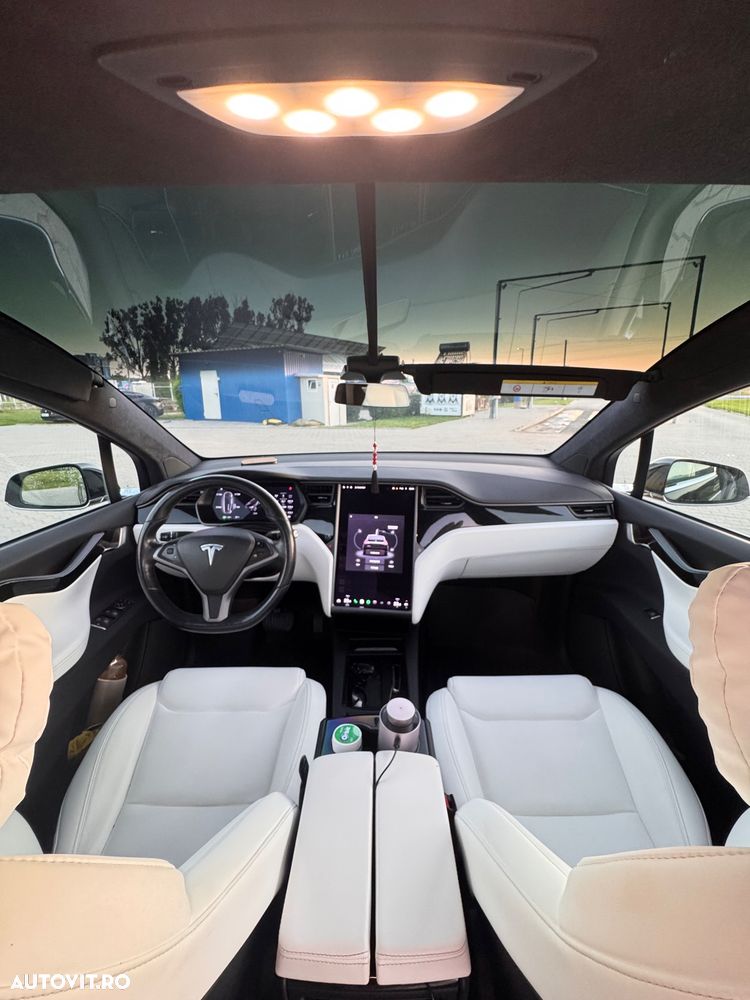 Tesla Model X - 33
