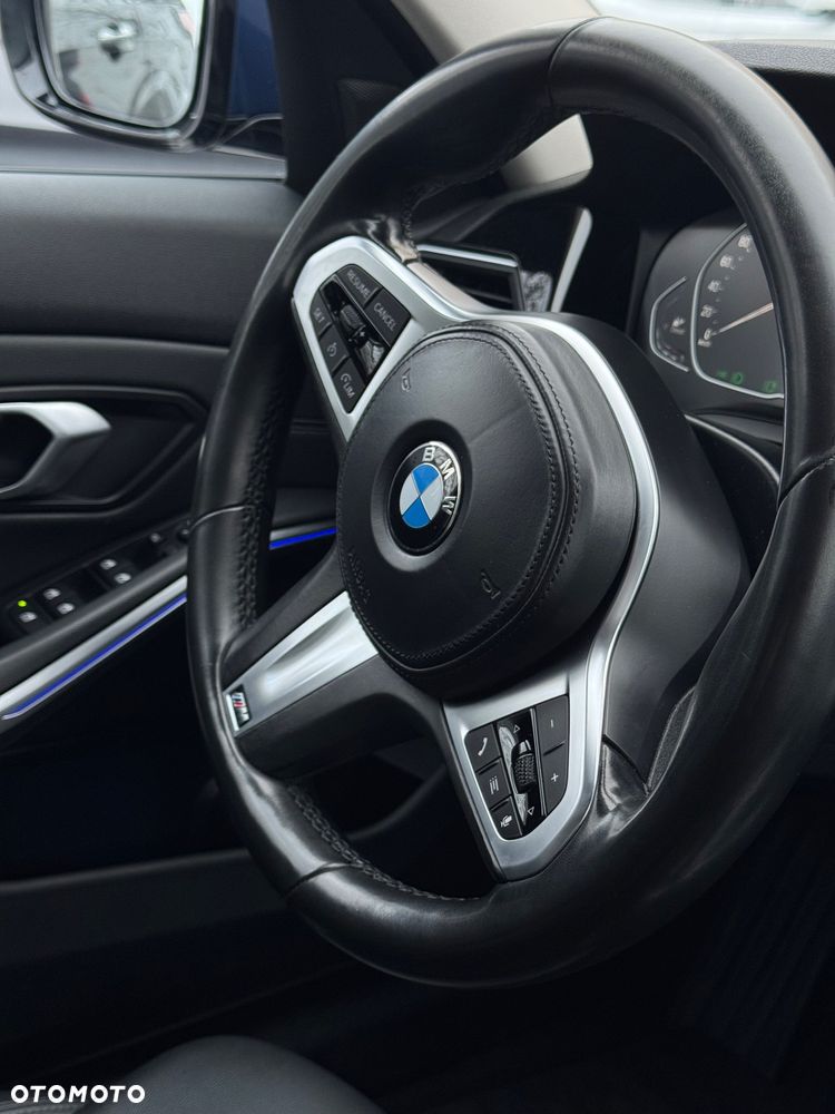 BMW Seria 3 318d Sport Line - 16