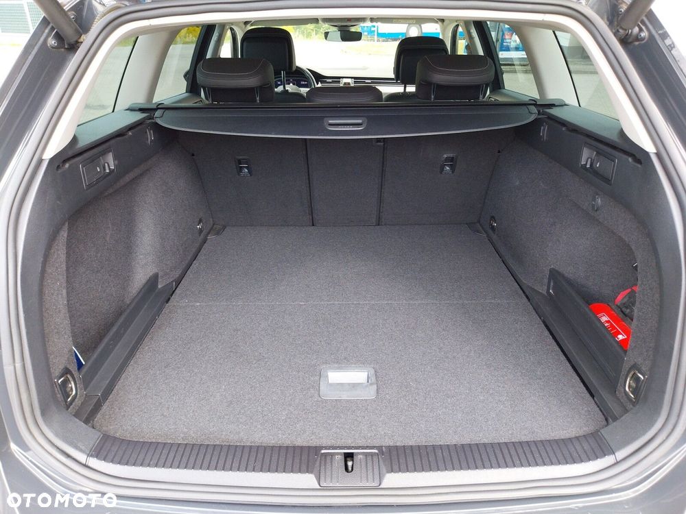 Volkswagen Passat 2.0 TDI Elegance DSG - 10