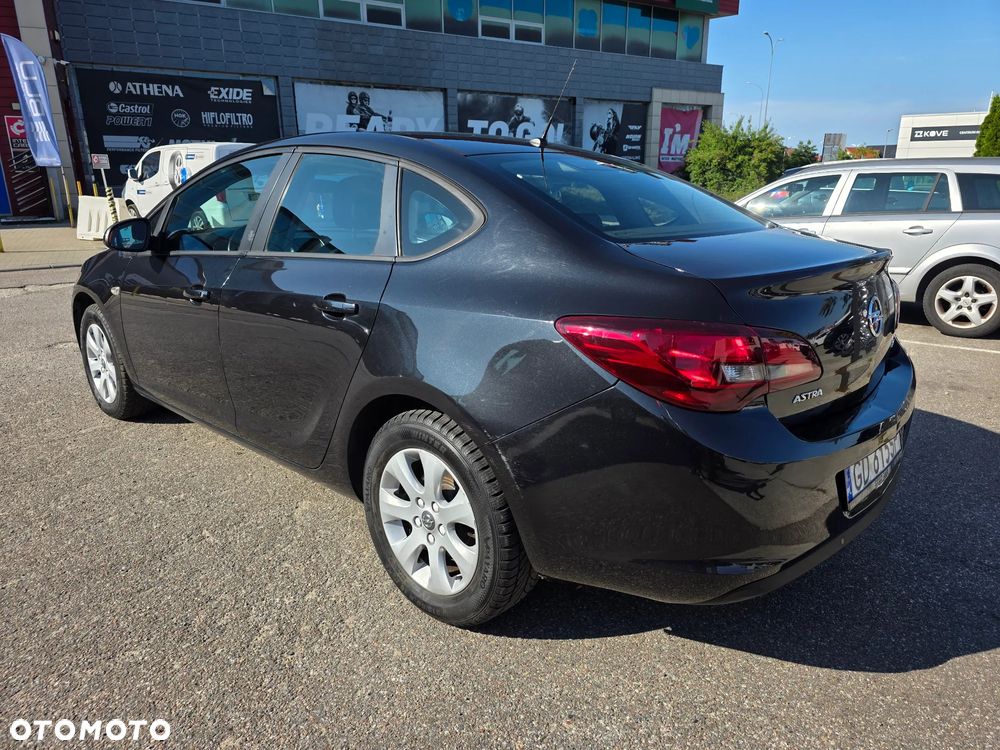 Opel Astra 1.7 CDTI Essentia - 10