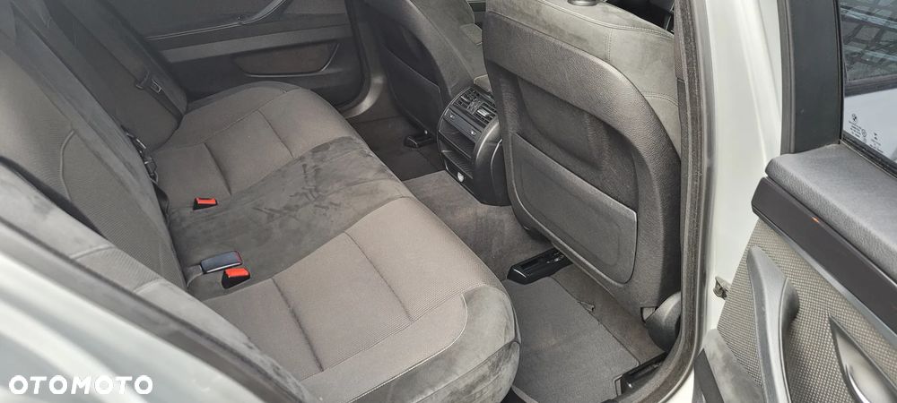 BMW Seria 5 520d M Sport Edition - 13