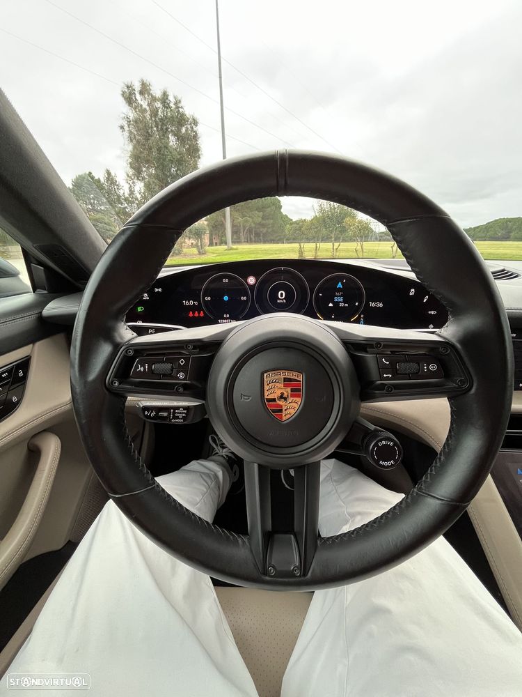 Porsche Taycan Turbo - 8