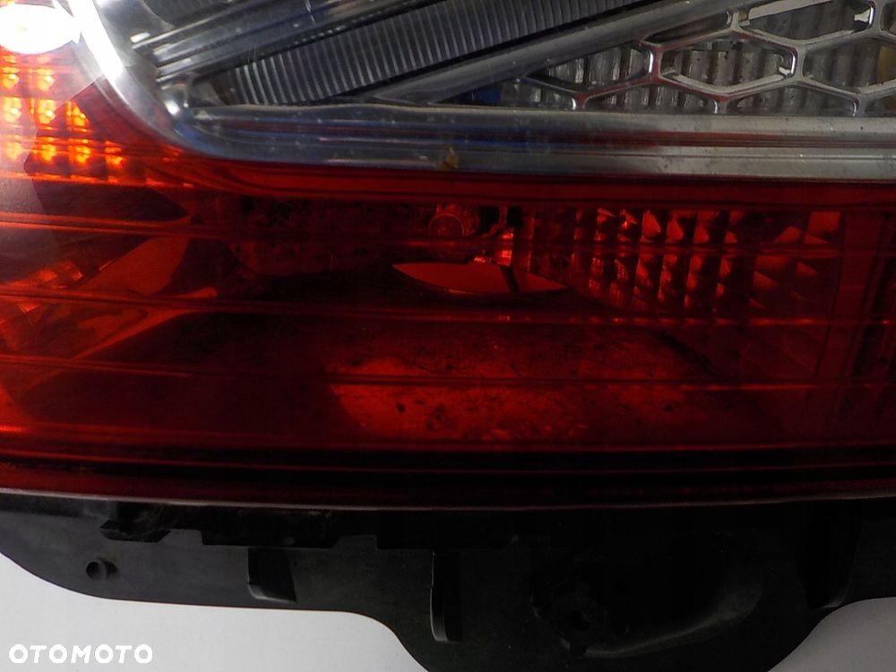 FORD MONDEO IV MK4 KOMBI LIFT LAMPA W KLAPĘ PRAWA TYLNA PRAWY TYŁ 7S61-2500 - 3