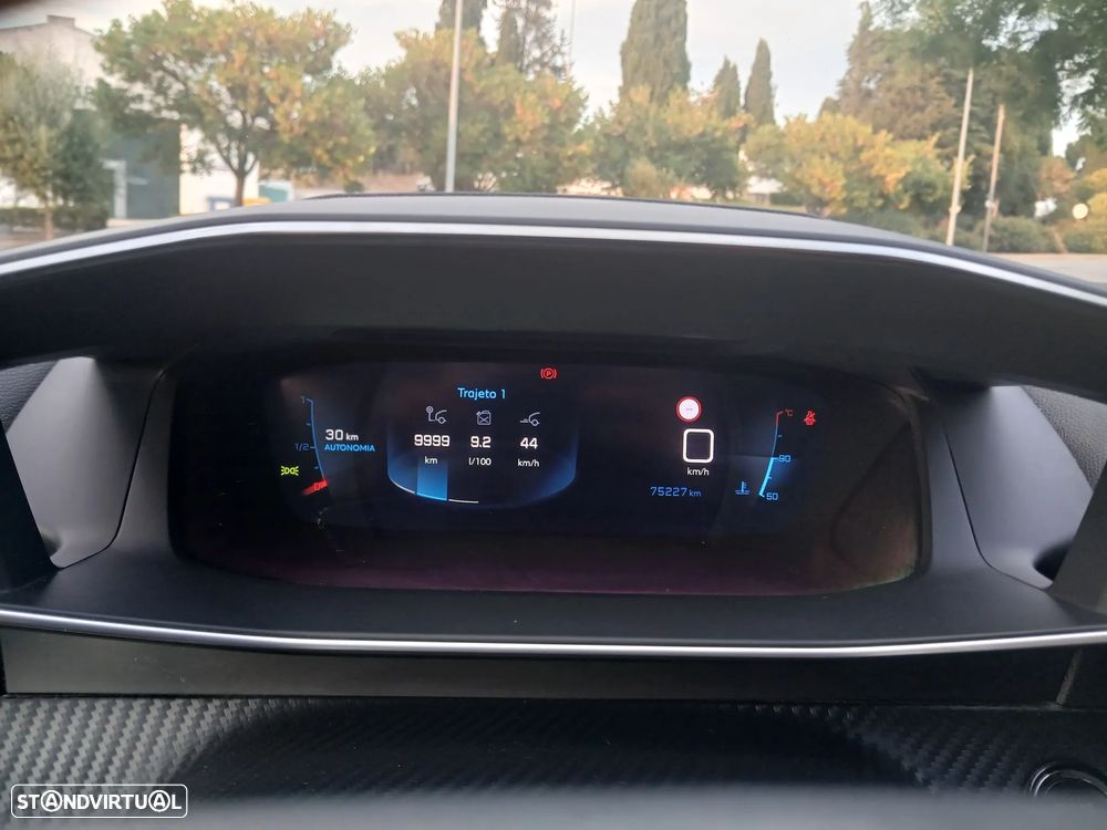 Peugeot 2008 1.2 PureTech Allure - 24