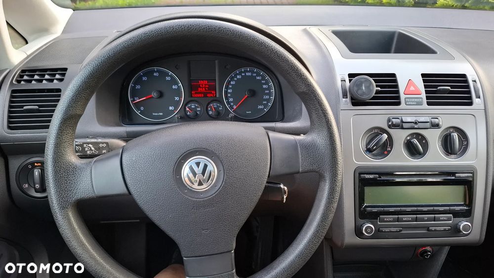 Volkswagen Touran 1.6 Conceptline - 11