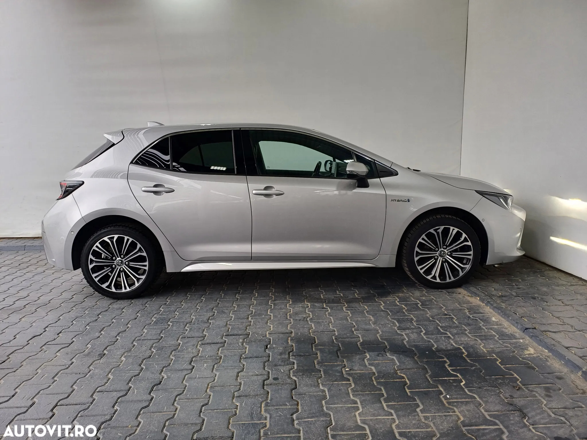Toyota Corolla 1.8 HSD Exclusive interior Negru - 31