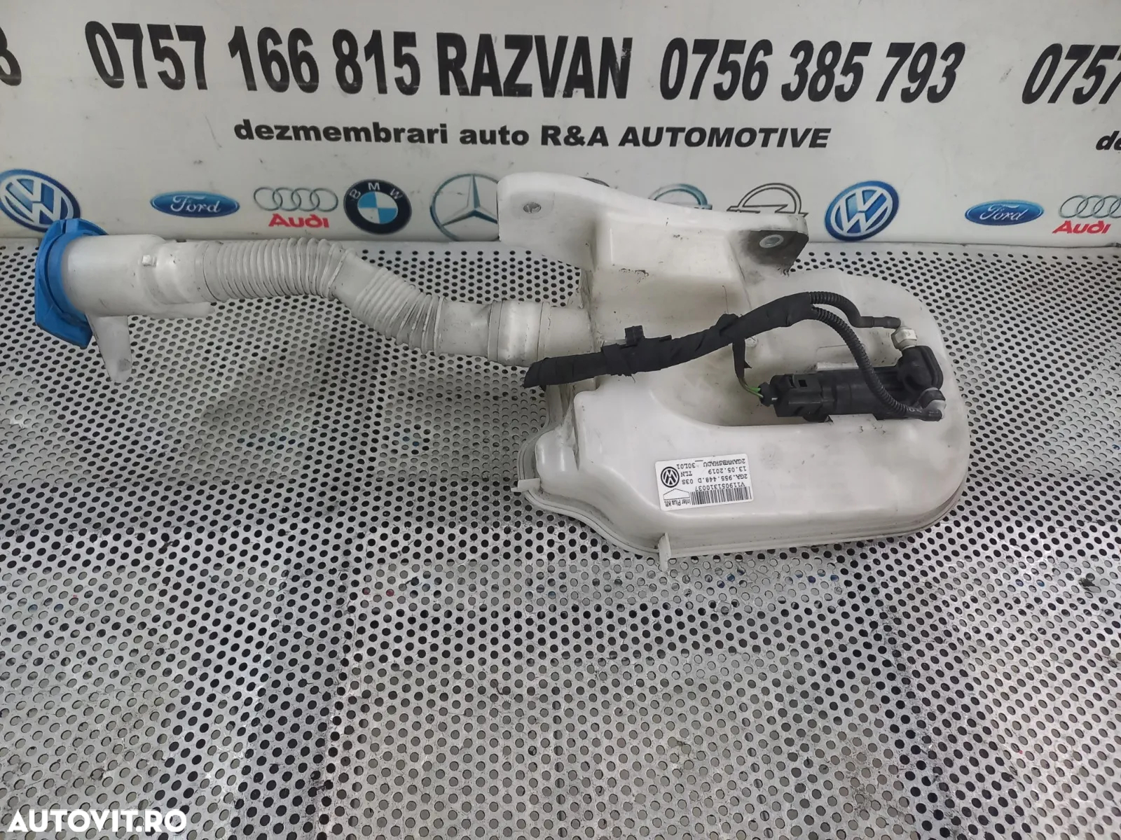 Vas Lichid Parbriz Stropgel Vw T-Roc Cod 2GAD Dezmembrez Vw T-Roc - Dezmembrari Arad - 5