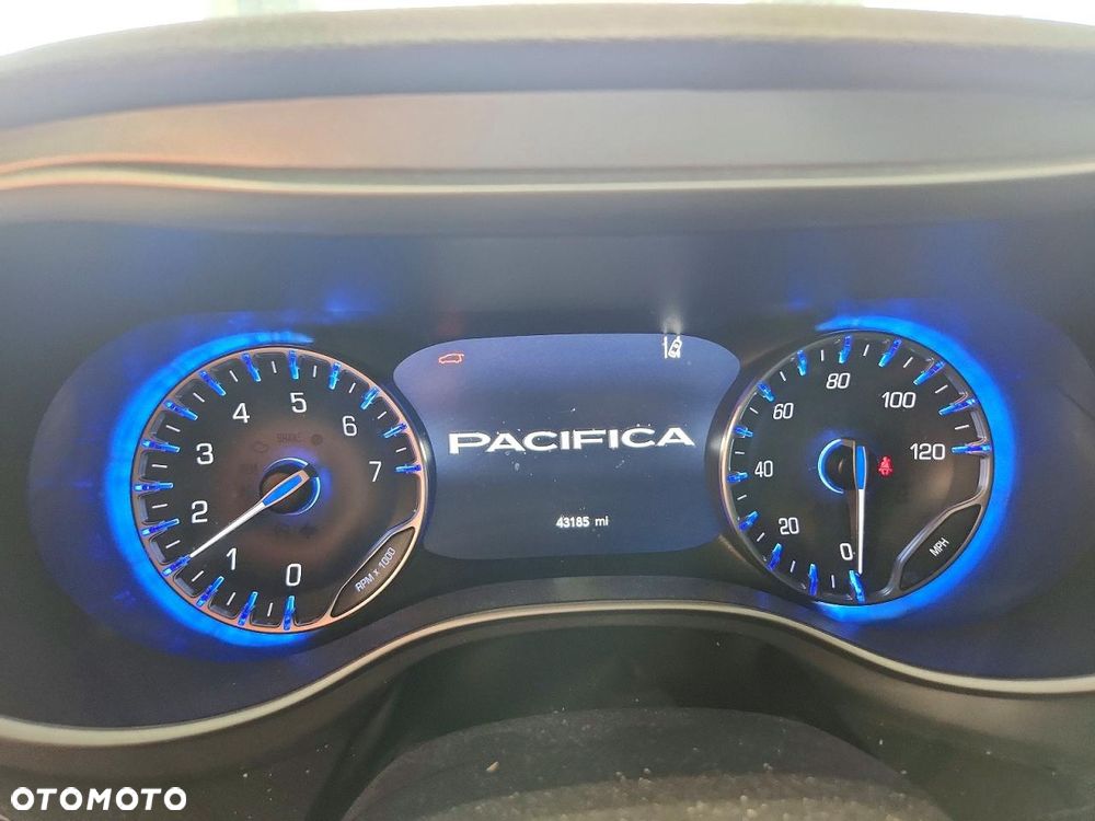 Chrysler Pacifica - 13