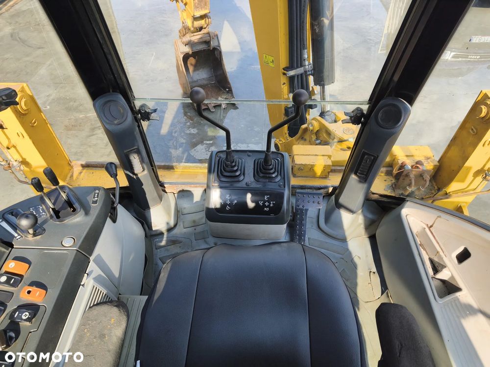 Caterpillar 422E - 10