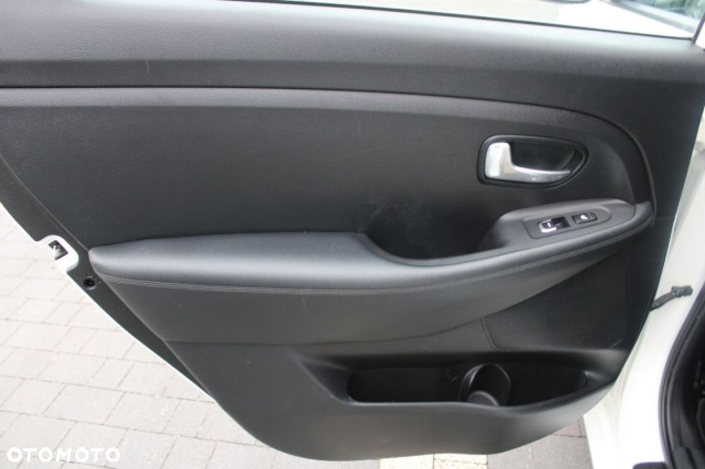 Kia Carens - 28