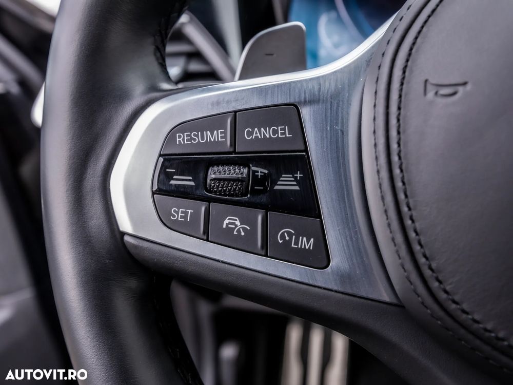 BMW Seria 3 330e xDrive Aut. M Sport - 32