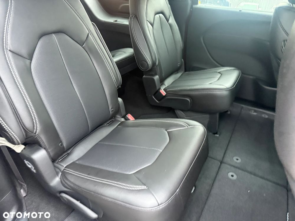 Chrysler Pacifica - 27