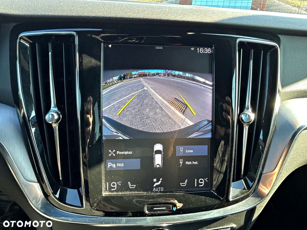 Volvo V60 T5 Momentum Pro - 26