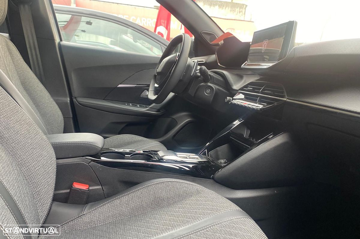 Peugeot 2008 1.2 PureTech Allure EAT8 - 12