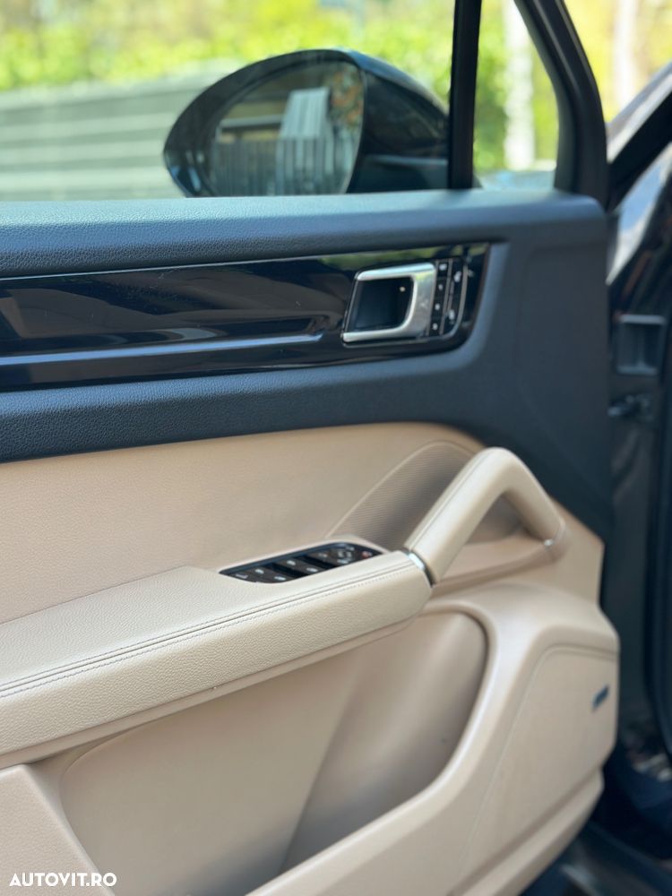 Porsche Cayenne Tiptronic S - 13