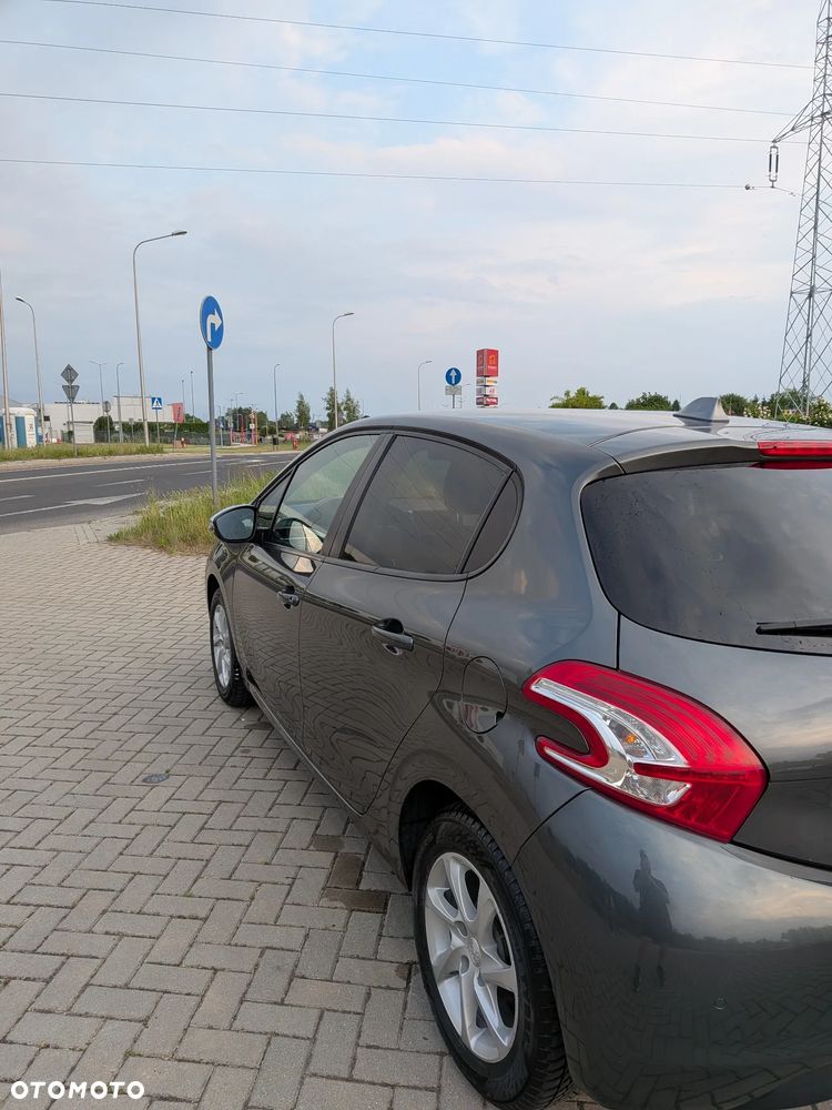 Peugeot 208 1.2 PureTech Style - 5
