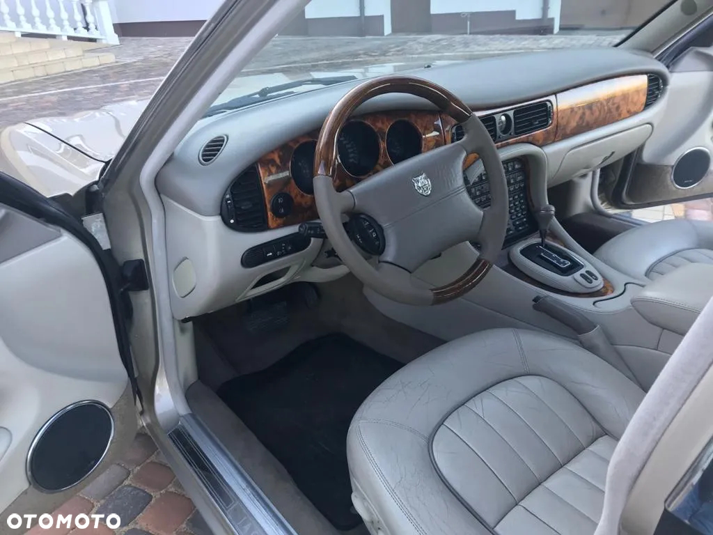 Jaguar XJ Sovereign 4.0 - 6
