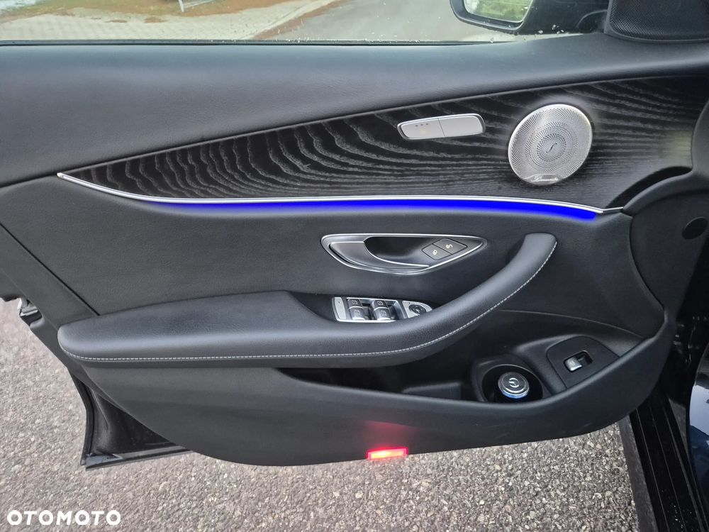 Mercedes-Benz Klasa E 300 de AMG - 17