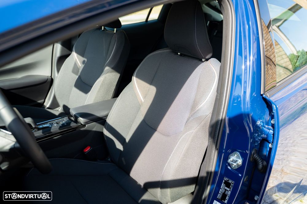 Toyota Prius 2.0 Plug-in Luxury - 16