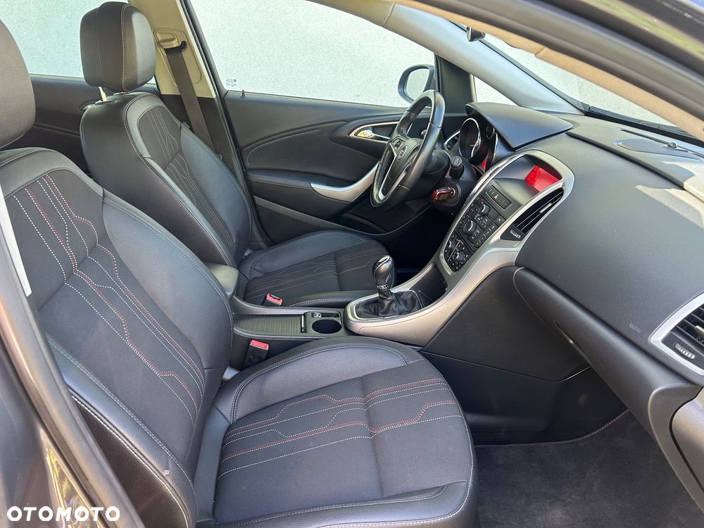 Opel Astra 1.4 Turbo 150 Jahre - 18