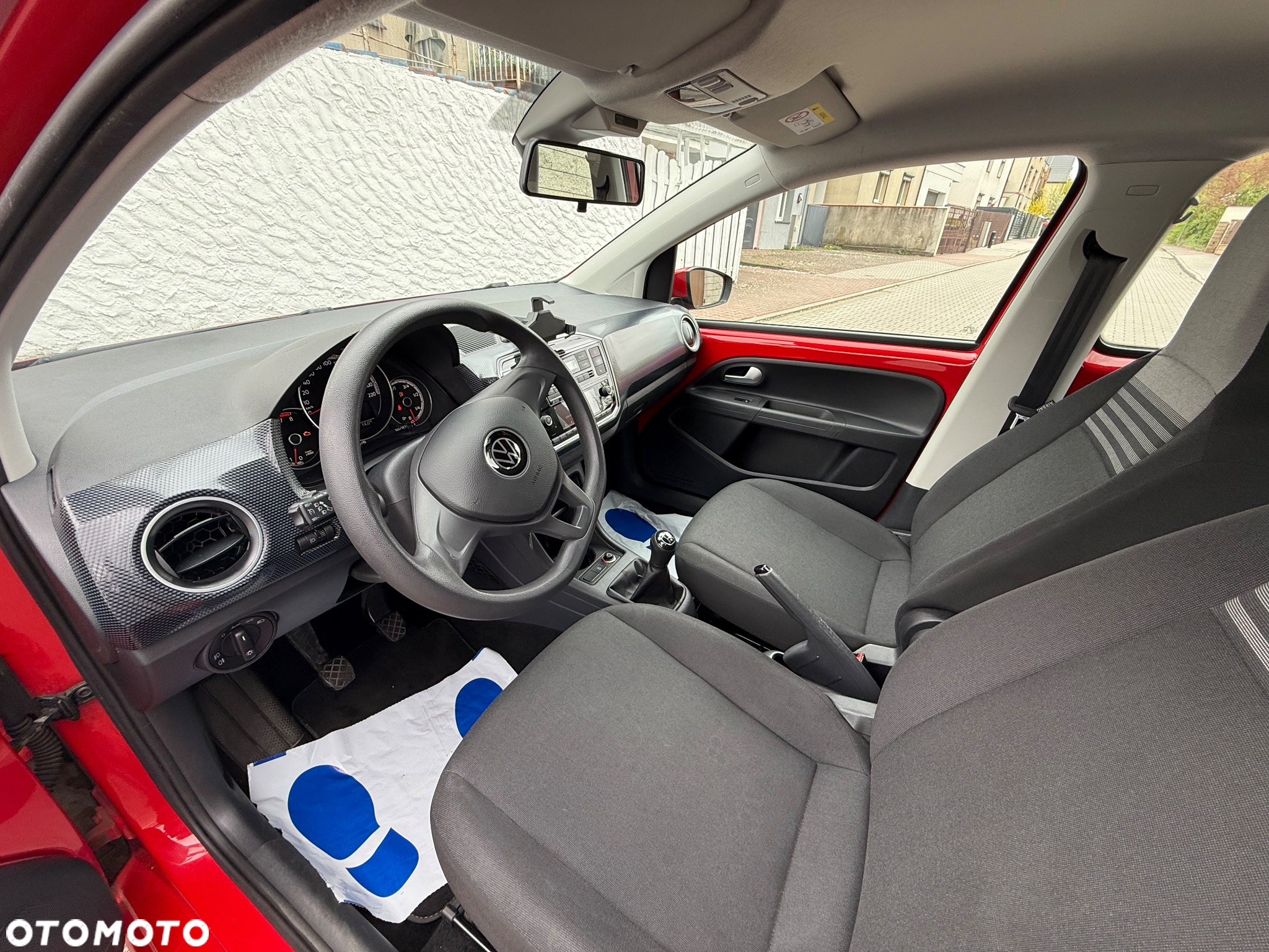 Volkswagen up! colour fortana red - 10