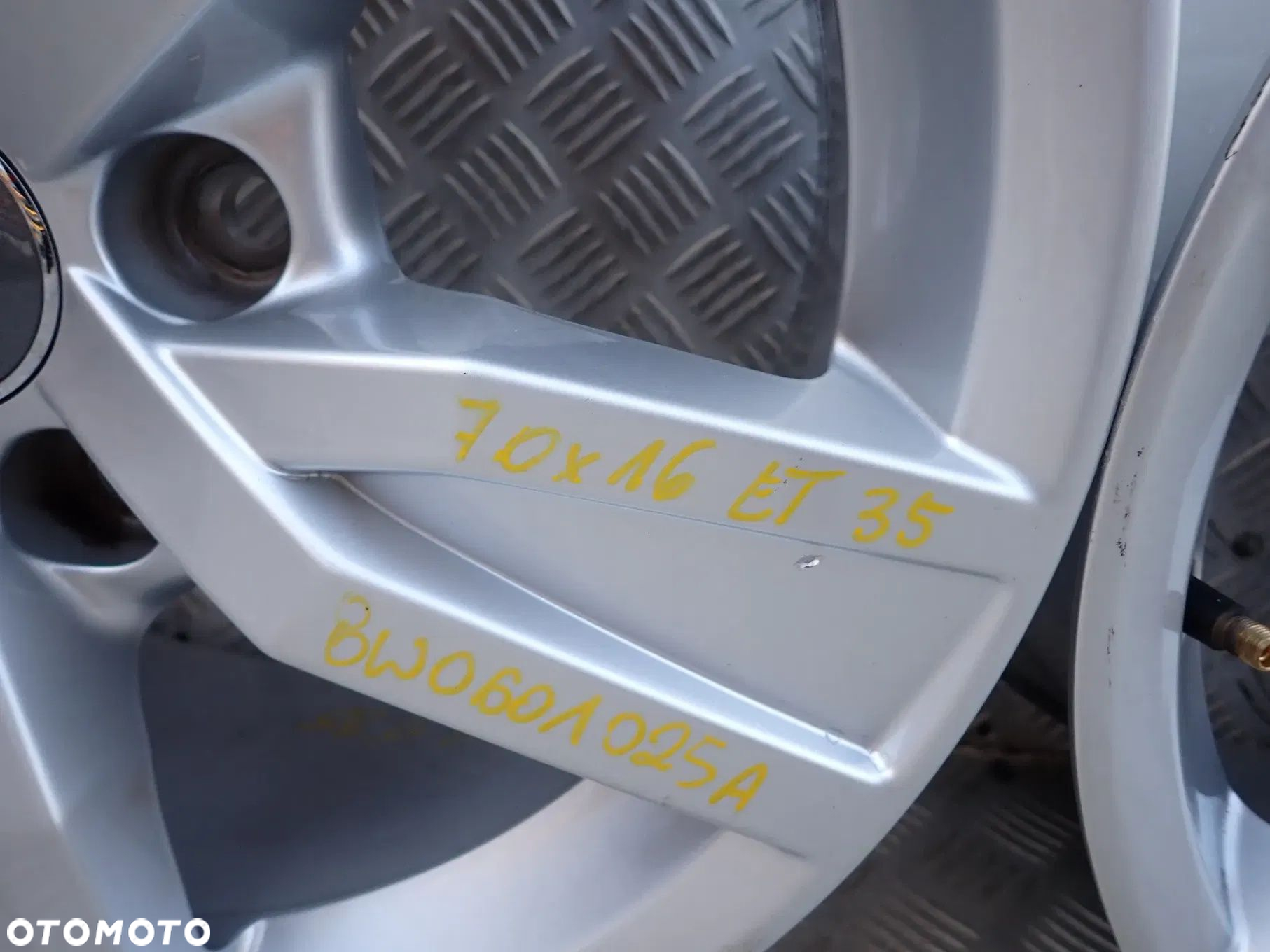 FELGI ALUMINIOWE AUDI 7,0X16 ET35 A4 B9 A6 C7 8W0601025A - 4
