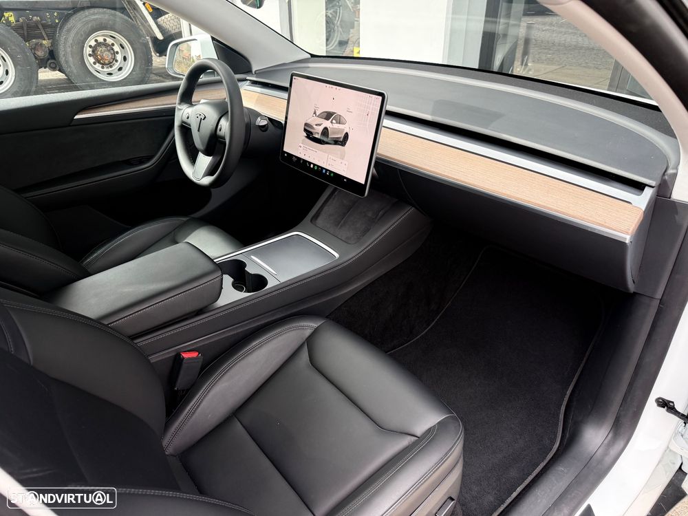 Tesla Model Y Long Range Dual Motor AWD - 16