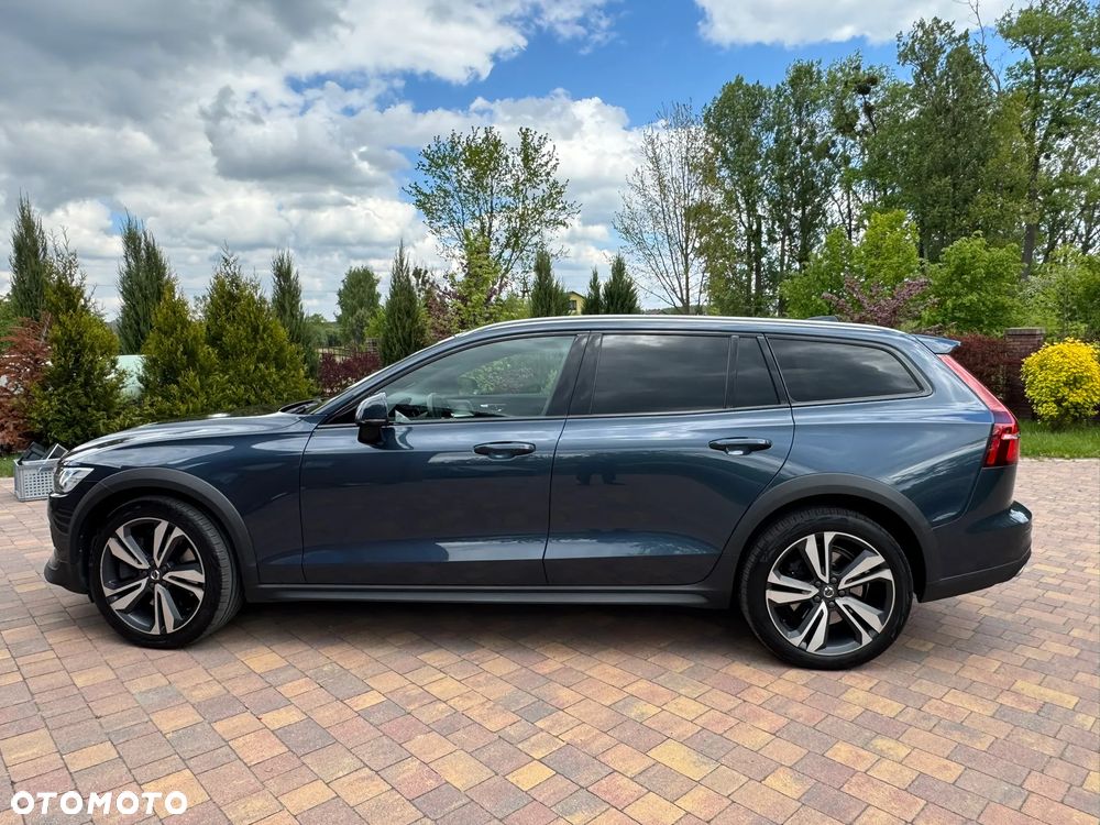 Volvo V60 Cross Country - 1