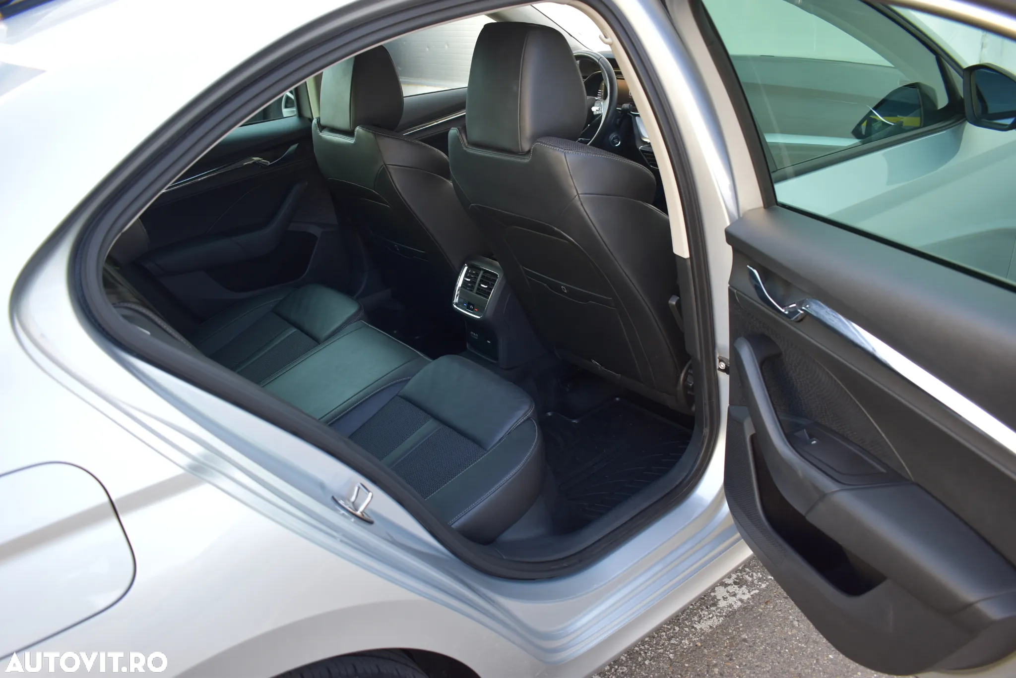Skoda Octavia 2.0 TDI DSG Style - 20