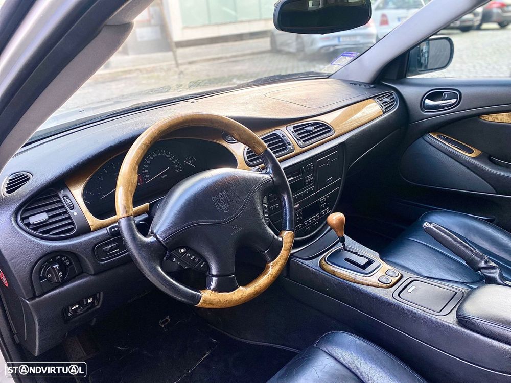 Jaguar S-Type 3.0 V6 Executive Auto. - 22