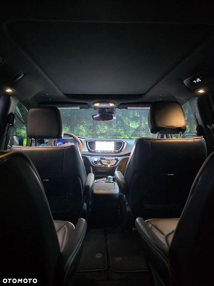 Chrysler Pacifica - 21