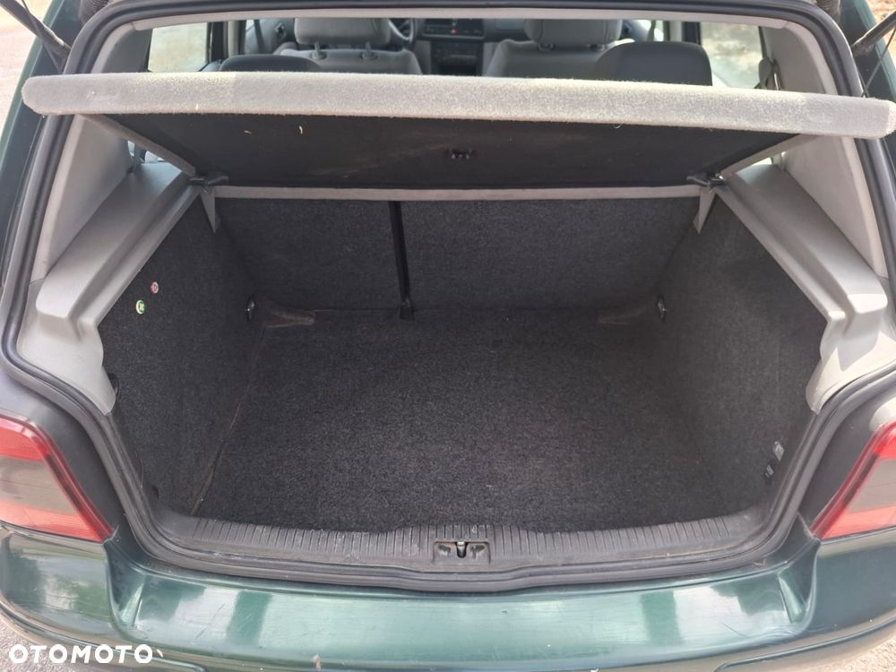 Volkswagen Golf 1.9 TDI Highline - 28
