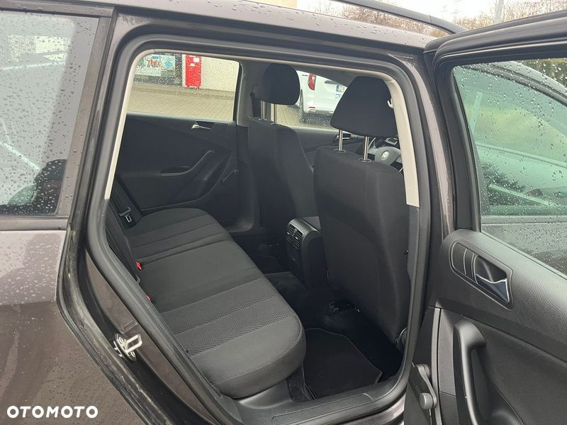 Volkswagen Passat - 9