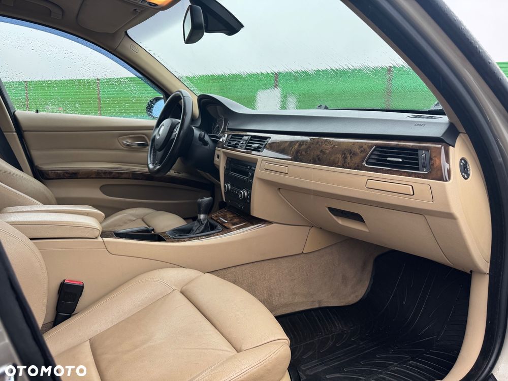 BMW Seria 3 320i Edition Sport - 28