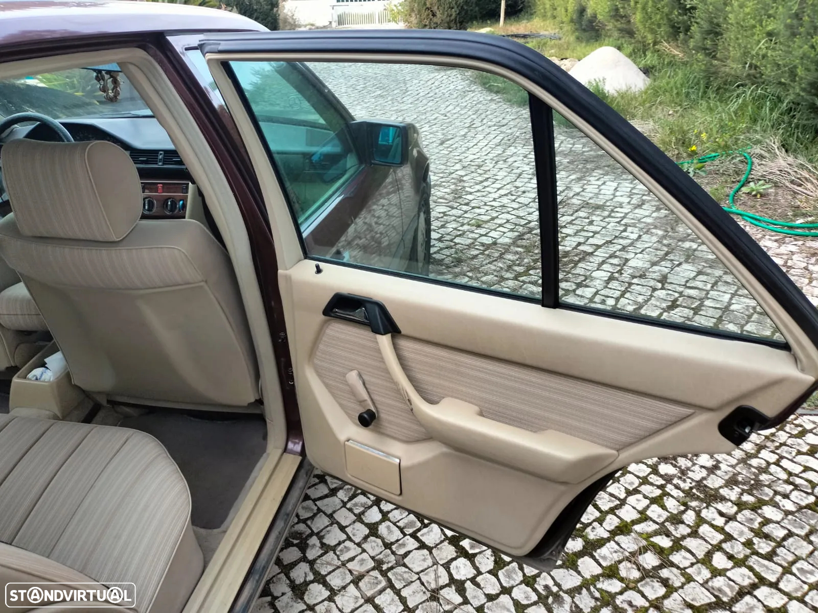 Mercedes-Benz 200 Standard - 32