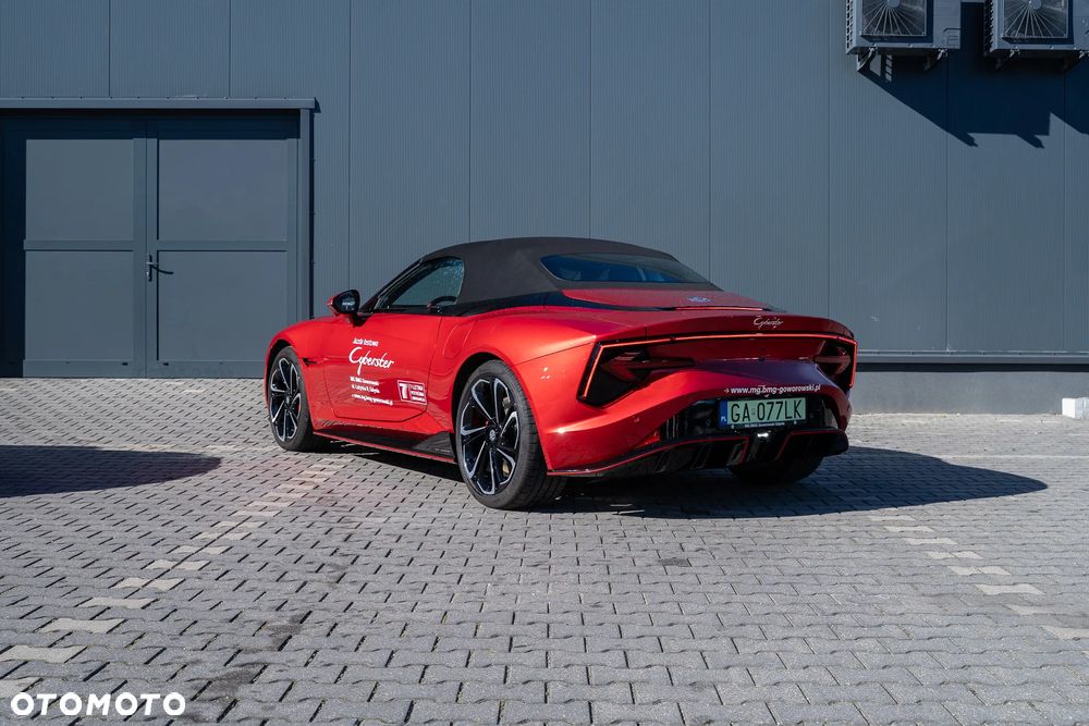 MG Cyberster 77kWh AWD Czarny Dach - 3