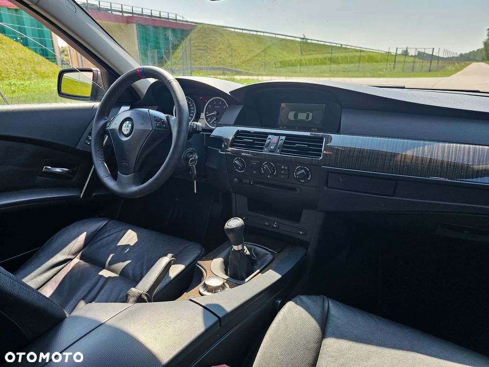 BMW Seria 5 520i - 20