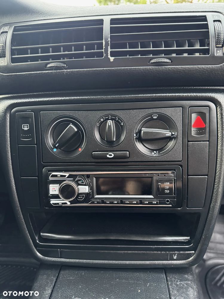 Volkswagen Passat 1.6 GL - 13