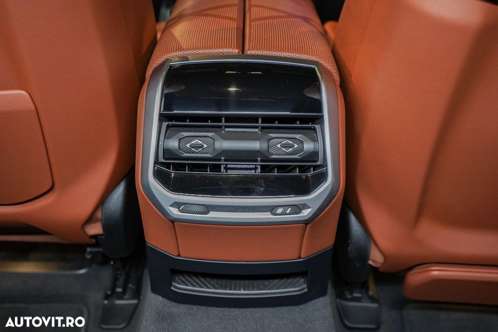 BMW Seria 7 740d xDrive MHEV - 32