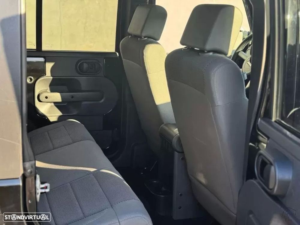 Jeep Wrangler Unlimited 2.8 CRD DPF Auto Sahara - 11