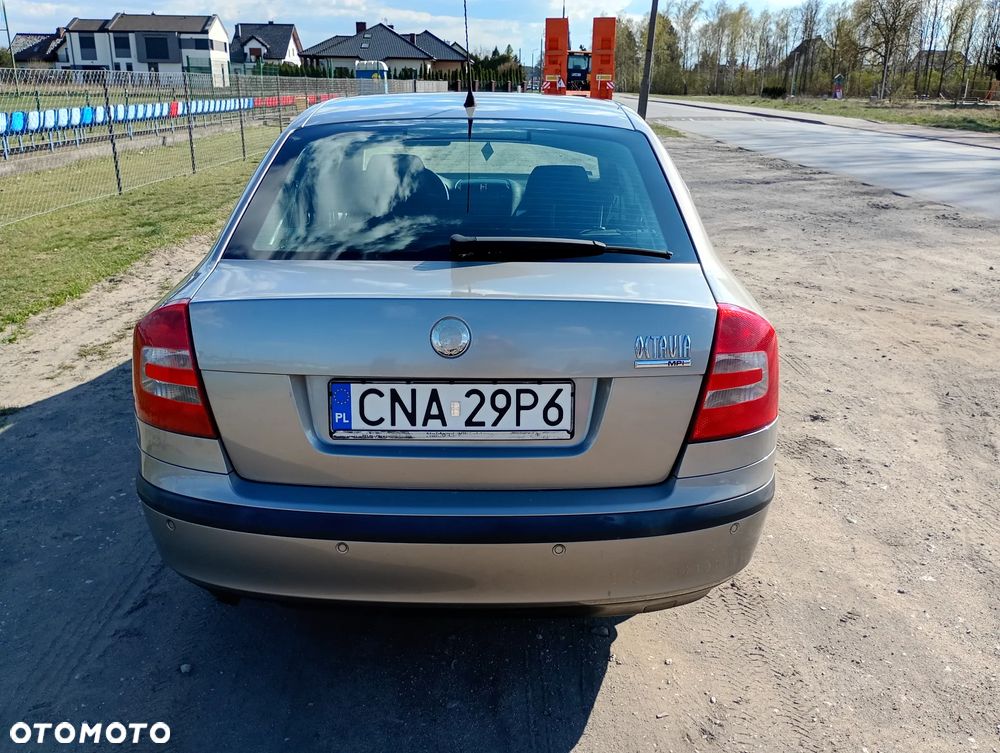 Skoda Octavia 1.6 Ambiente - 5