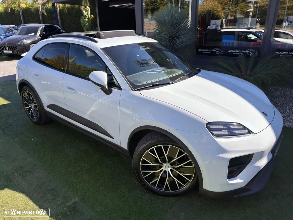 Porsche Macan Electric 4 - 11