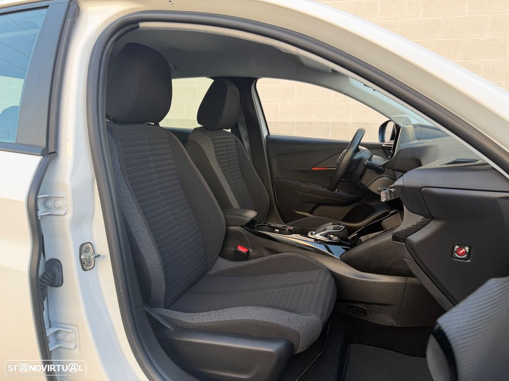 Peugeot e-208 Active Pack - 23