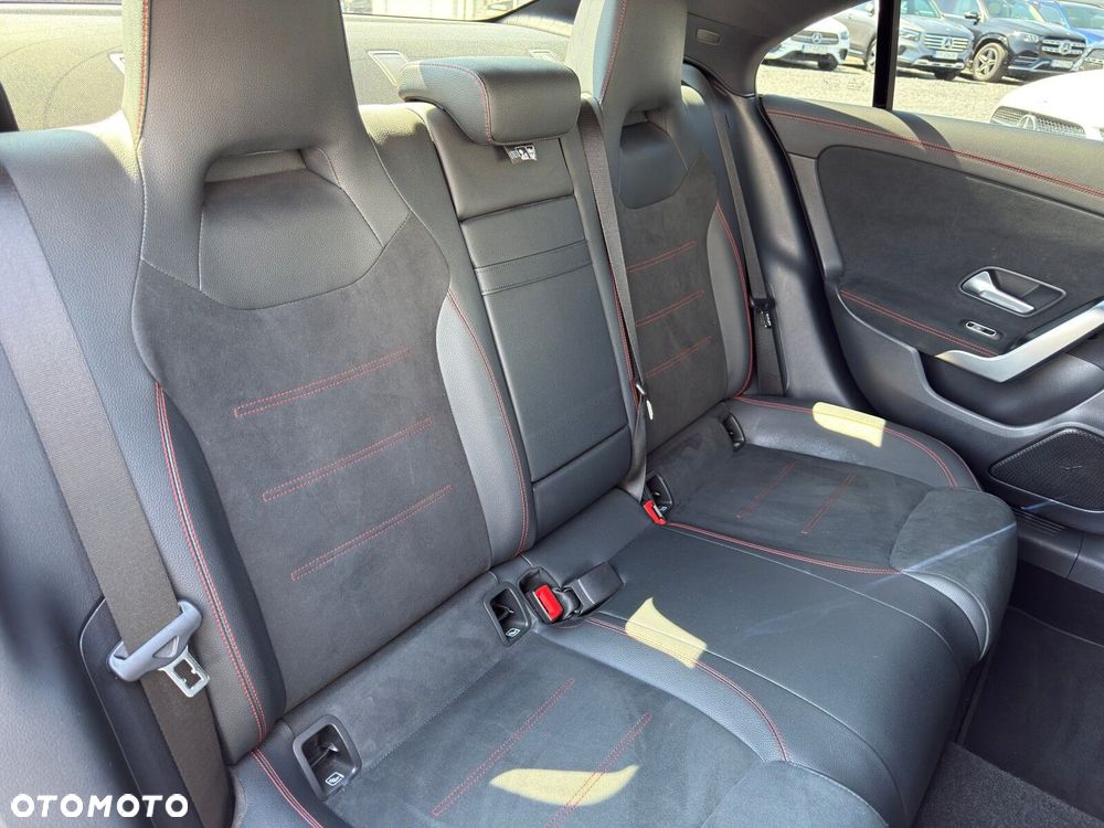 Mercedes-Benz CLA 220 4-Matic AMG Line 7G-DCT - 28