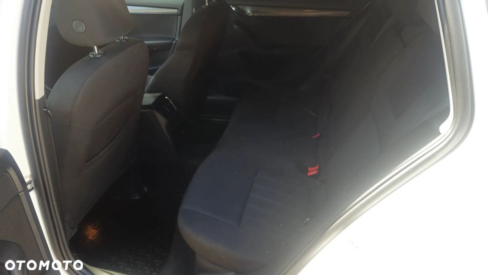 Skoda Octavia 1.6 TDI Style DSG - 10