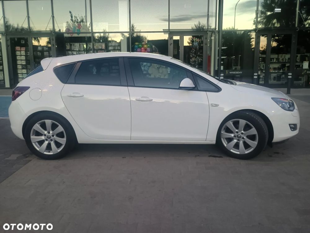 Opel Astra 1.6 Turbo White Edition - 4