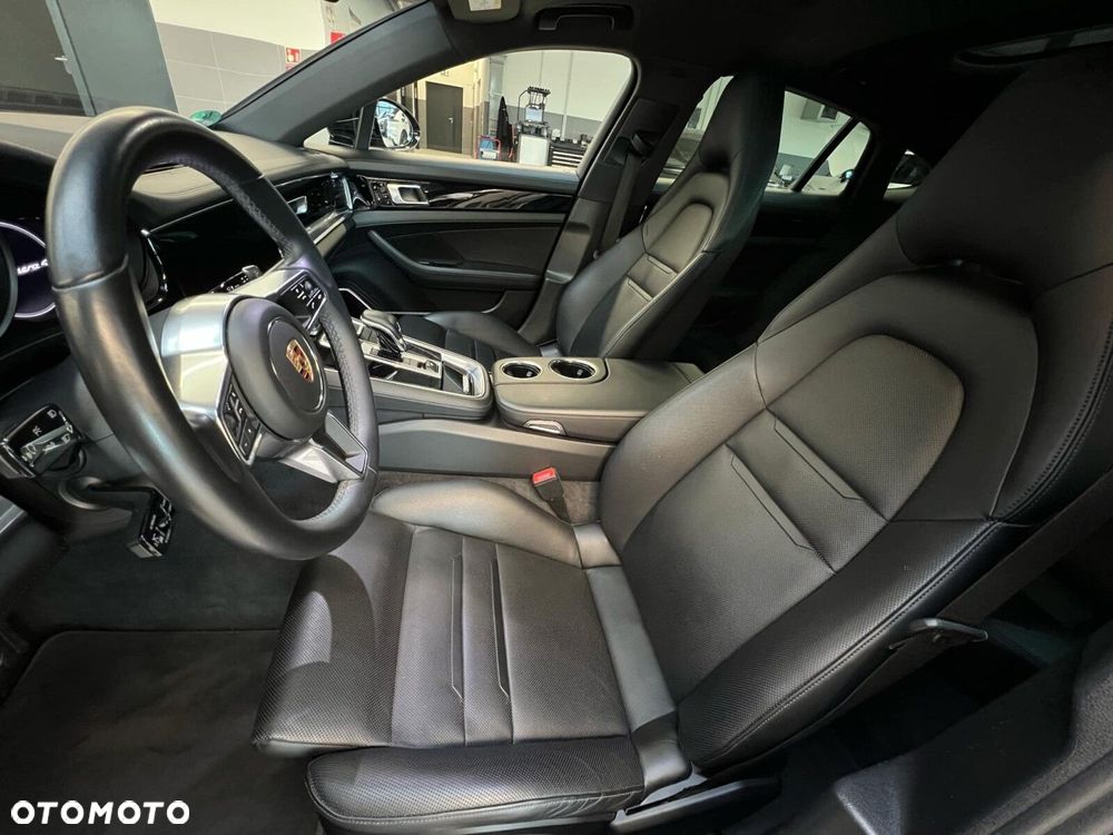 Porsche Panamera 4 - 12